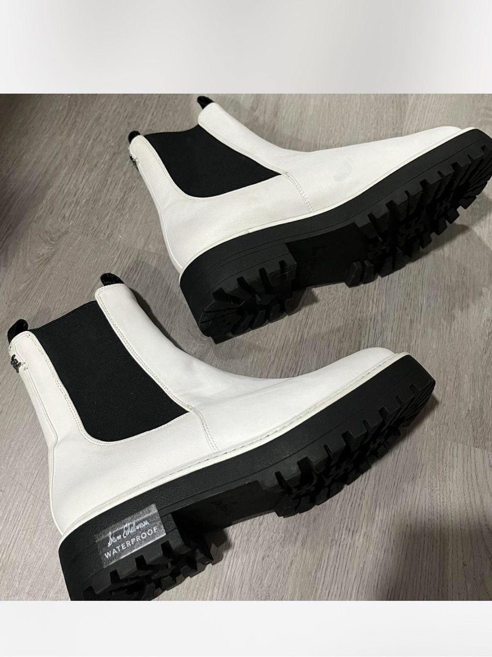 white sam edelman chelsea boots
size 7